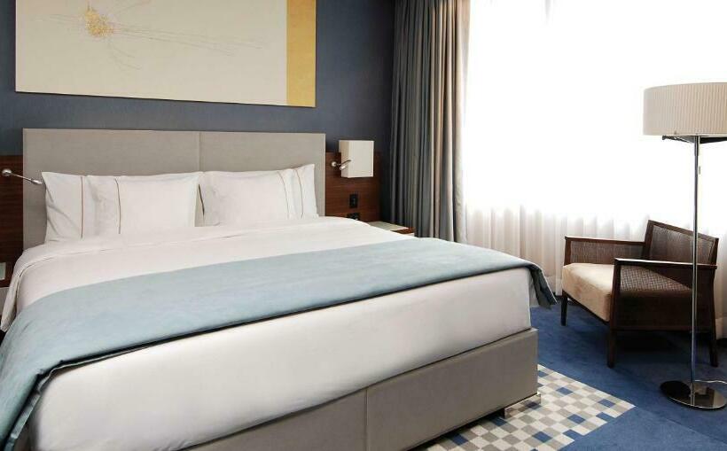 Клубный люкс с видом на море, Sheraton Istanbul Ataköy
