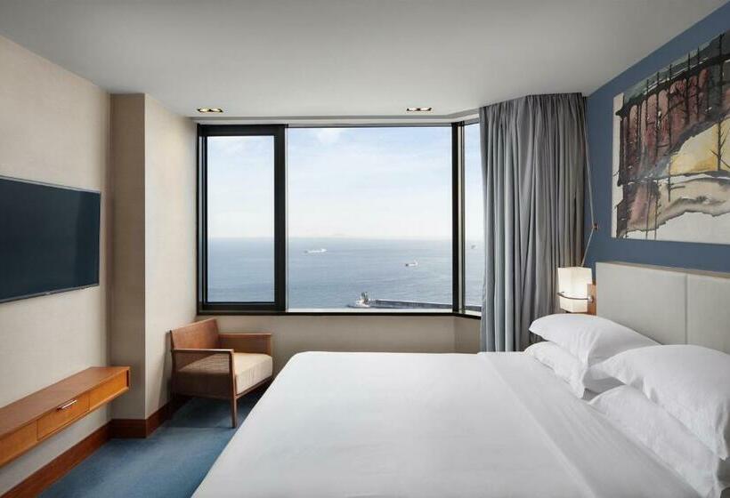Клубный полулюкс с видом на море, Sheraton Istanbul Ataköy