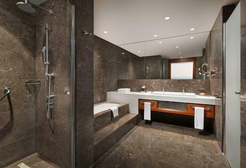 Клубный полулюкс с видом на море, Sheraton Istanbul Ataköy