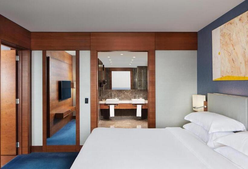 Клубный люкс с видом на море, Sheraton Istanbul Ataköy