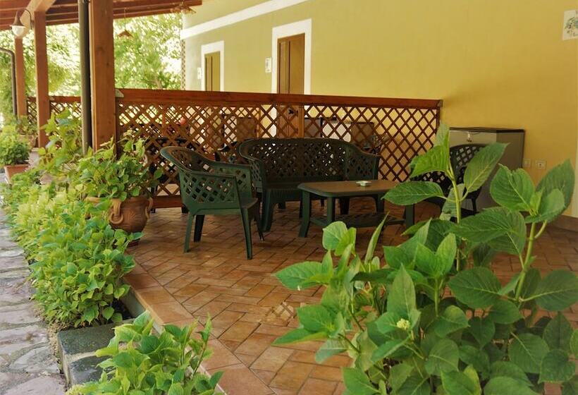 اتاق خانوادگی, B&b Donna Maja