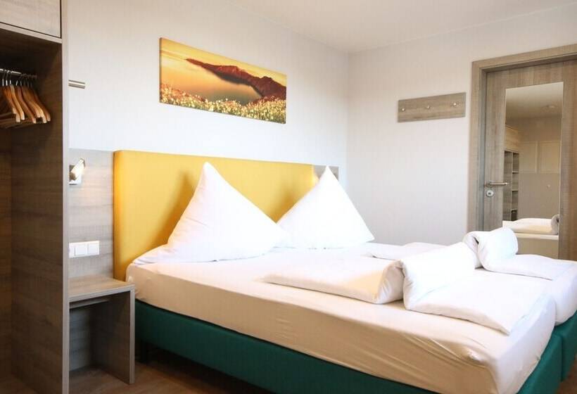 标准三人间, Gastehaus Mythos