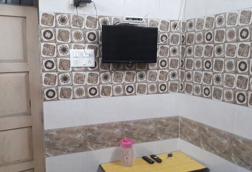 اتاق لوکس سه تخته, Sai Kripa Guest House