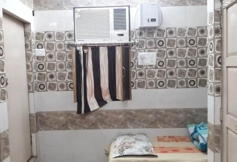 Deluxe Kolmen Hengen Huone, Sai Kripa Guest House