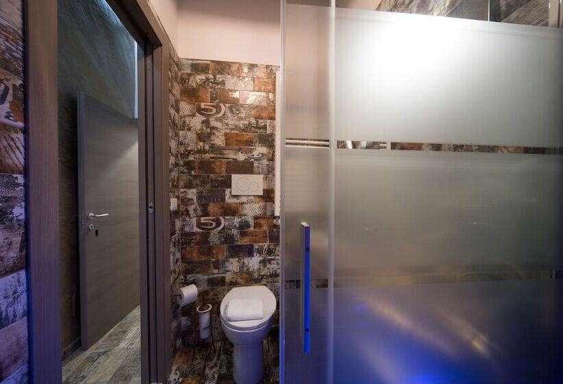 חדר אקונומי, Starhome Navona