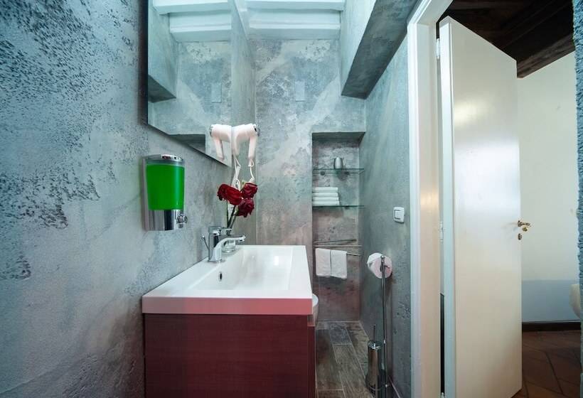 דירת שני חדרים, Starhome Navona