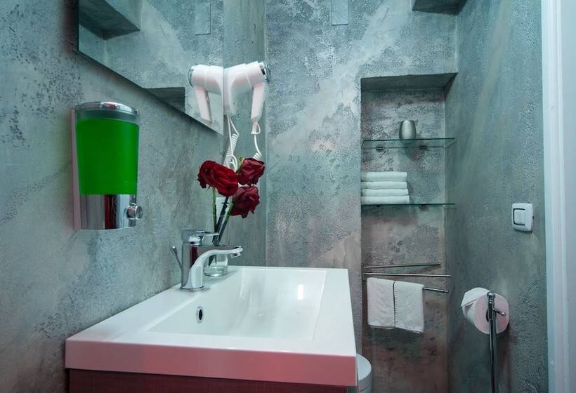 דירת שני חדרים, Starhome Navona