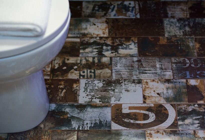 חדר אקונומי, Starhome Navona