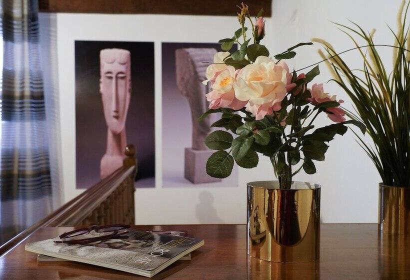 דירת שני חדרים, Starhome Navona