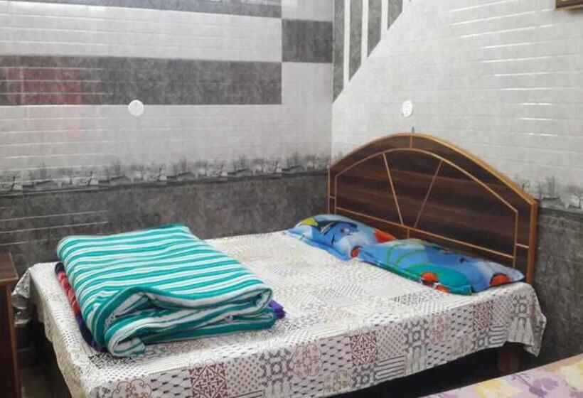 اتاق لوکس با تخت بزرگ, Sai Kripa Guest House