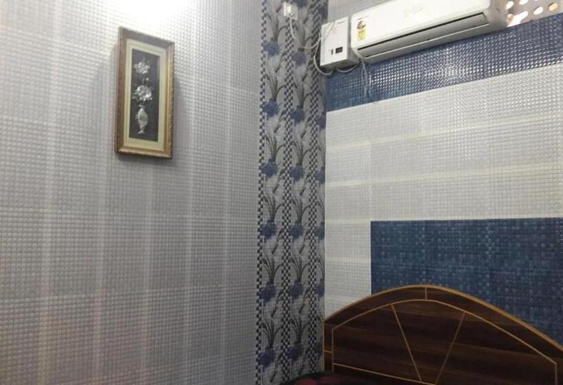 اتاق سوپریور چهار تخته, Sai Kripa Guest House