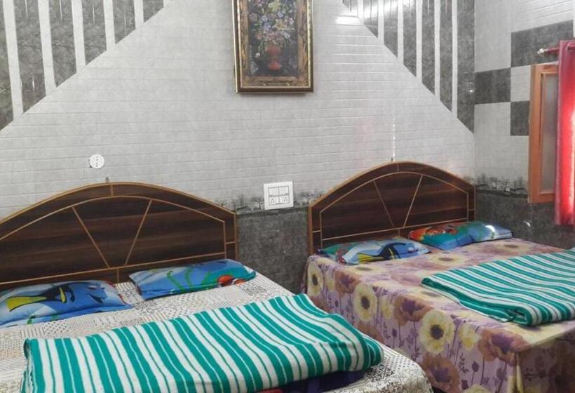 اتاق سوپریور چهار تخته, Sai Kripa Guest House