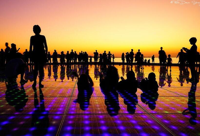 Comfort room with balcony, Scallop Regent Rooms