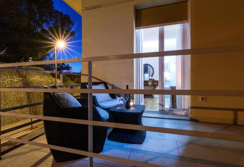 Comfort room with balcony, Scallop Regent Rooms