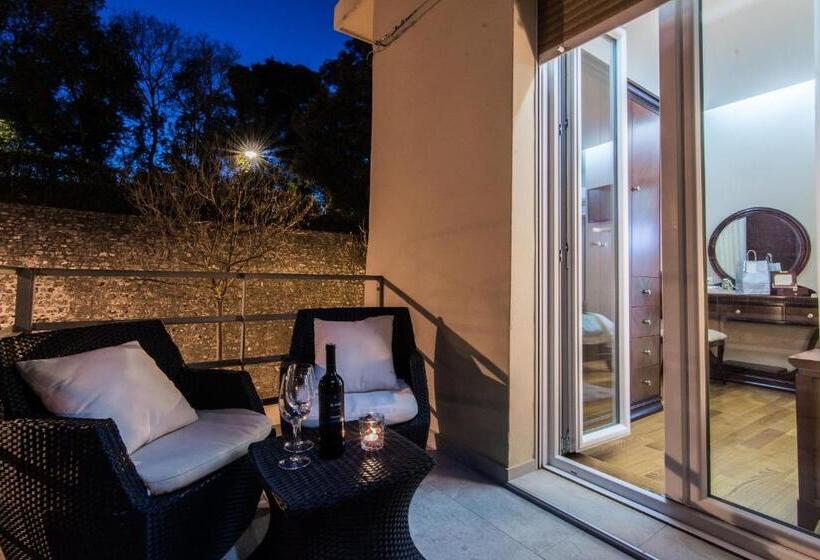 Comfort room with balcony, Scallop Regent Rooms