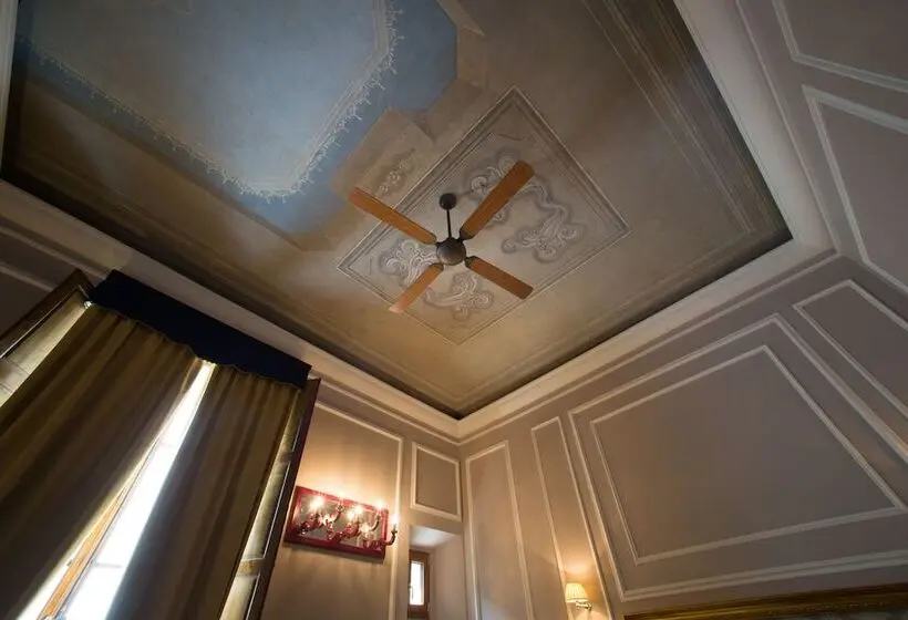 اتاق خانوادگی, Boutique B&b Torre De  Conti