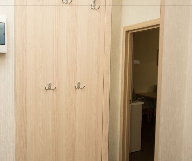 デラックススタジオ, Panoramic Apartments S16