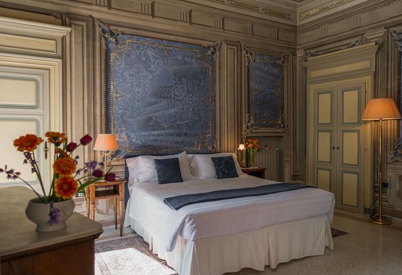 جناح جونيور, Albergo Real Castello