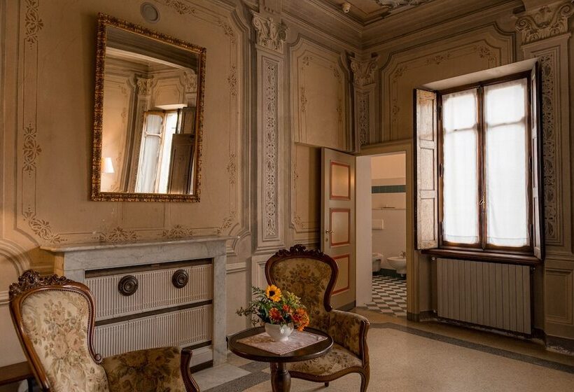 جناح جونيور, Albergo Real Castello