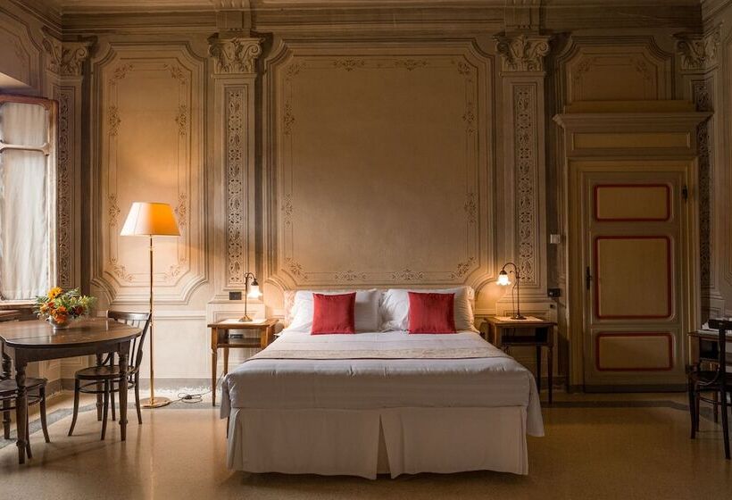 جناح جونيور, Albergo Real Castello