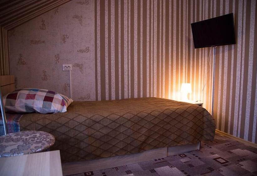 اتاق اکونومی, Golden Lion