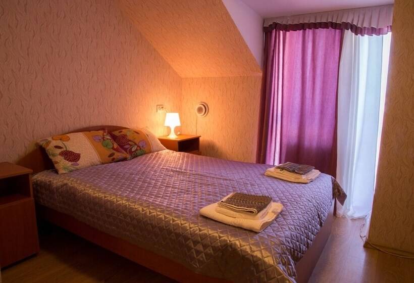 اتاق اکونومی, Golden Lion