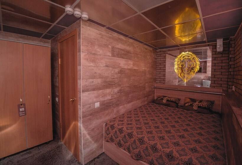 اتاق استاندارد, Golden Lion