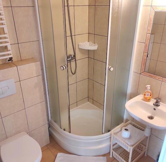 エコノミールーム, Pod Różą B&b