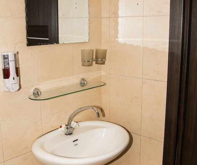 标准单人间共用浴室, Yubileinaya Hotel   Hostel