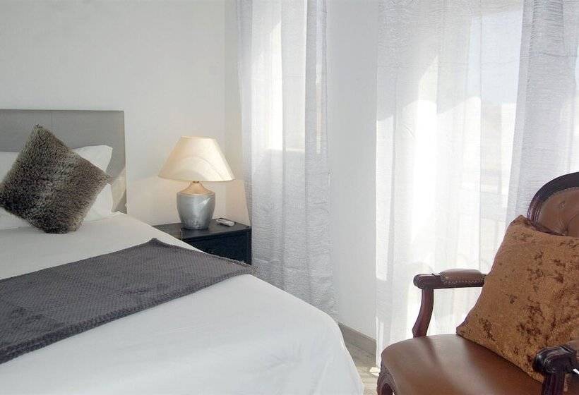 اتاق استاندارد با بالکن, Suites Inn Lagos