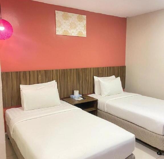 חדר אקונומי, Jelai Raub