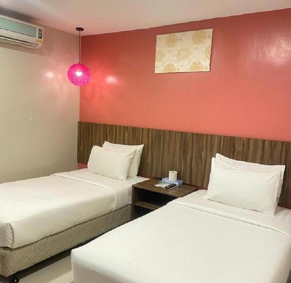 חדר אקונומי, Jelai Raub