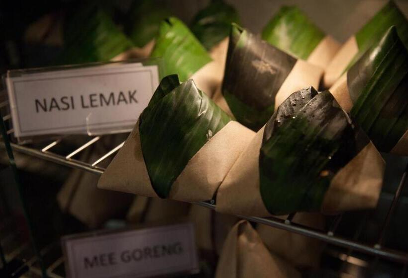 חדר אקונומי, Jelai Raub