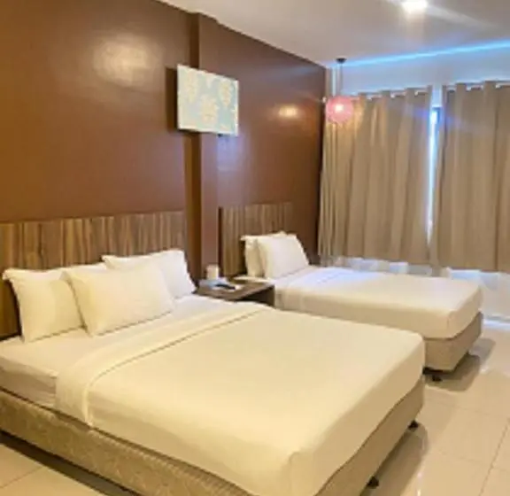 Deluxe Kolmen Hengen Huone, Jelai Raub