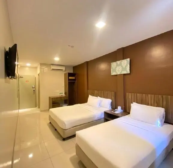 Deluxe Kolmen Hengen Huone, Jelai Raub