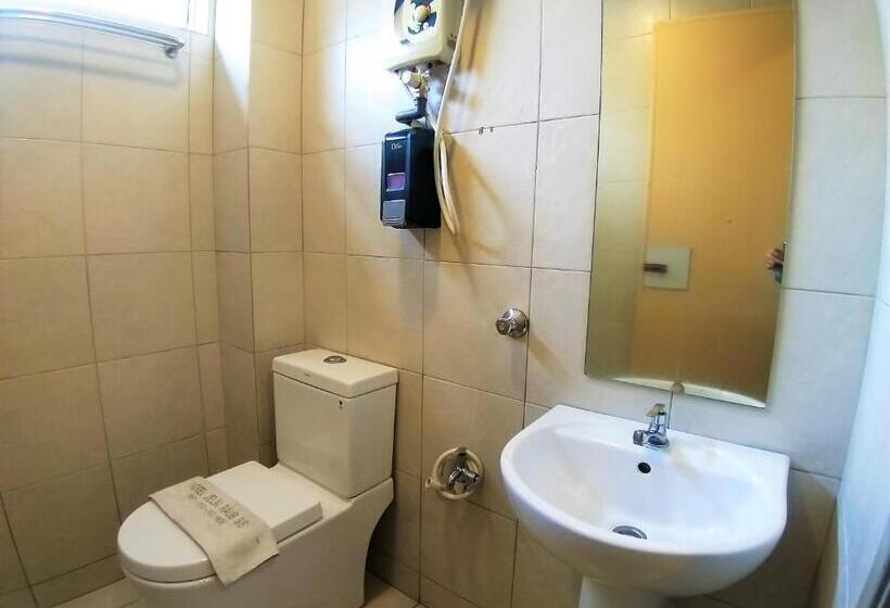 חדר משפחתי, Jelai Raub