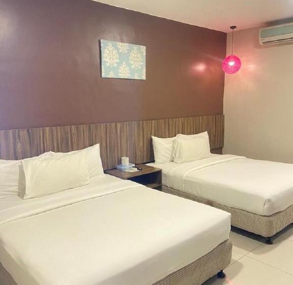 חדר משפחתי, Jelai Raub