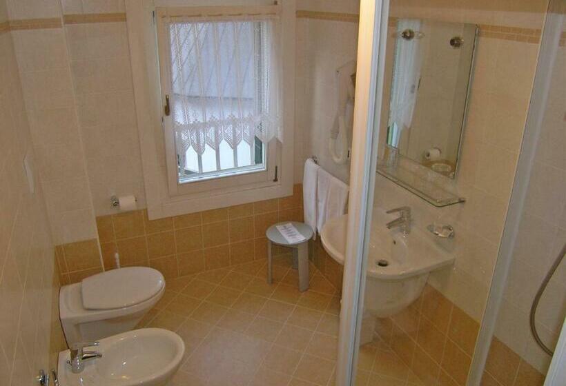 غرفة قياسية ثلاثية, B&b Meublè Giustina