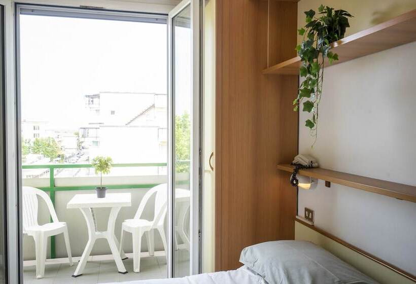 غرفة قياسية ثلاثية, Mamy