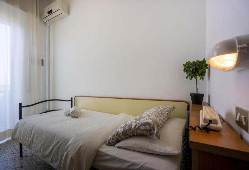 غرفة قياسية فردية, Mamy