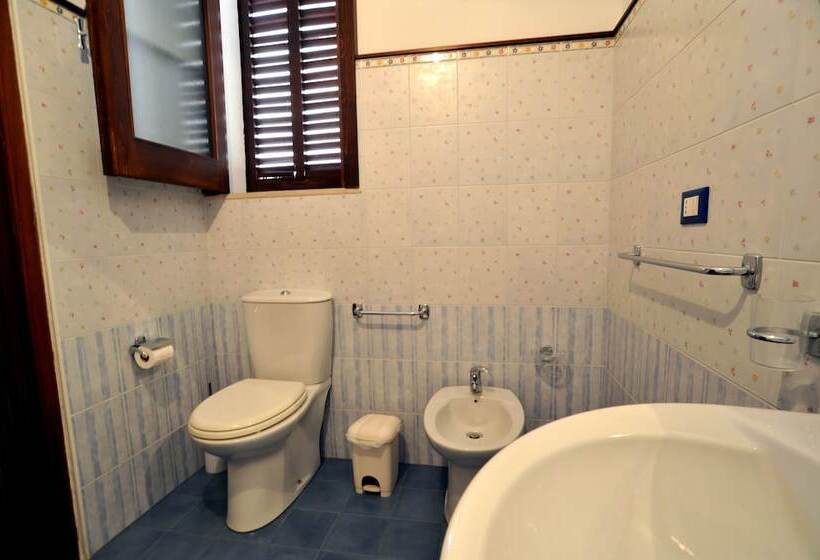 اتاق استاندارد سه نفره, Il Giardino Di Pietra