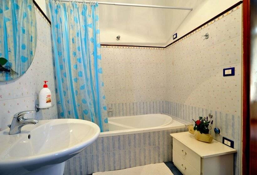 اتاق استاندارد سه نفره, Il Giardino Di Pietra