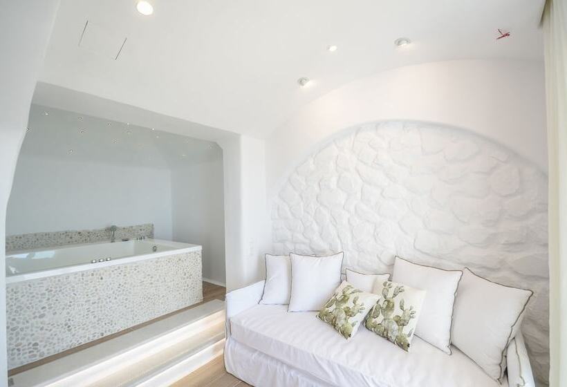 سوئیت پریمیوم با چشم‌انداز دریا, Cyano Suites