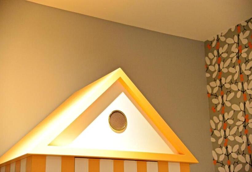 Junior Süit, Palais La Nasse