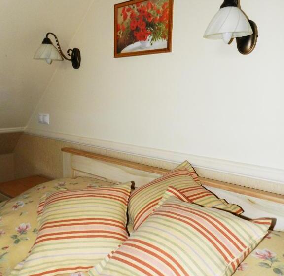 اتاق استاندارد سه نفره, Rigótanya Relax & Wellness Panzió Bükfürdő