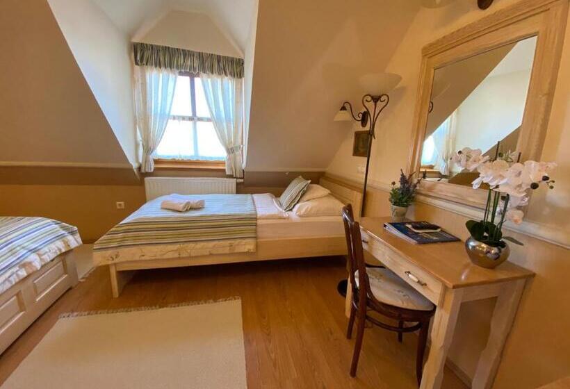 اتاق استاندارد سه نفره, Rigótanya Relax & Wellness Panzió Bükfürdő