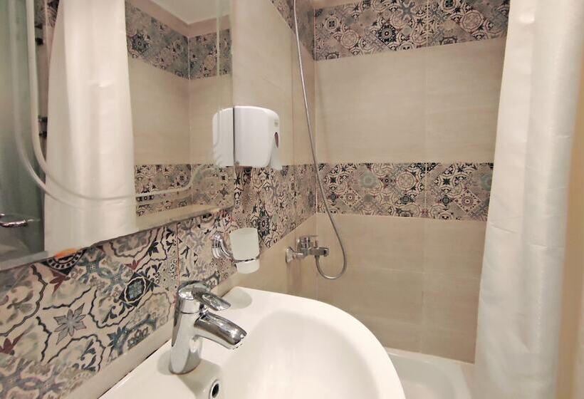 اتاق کلاسیک سه تخته, Sufi House