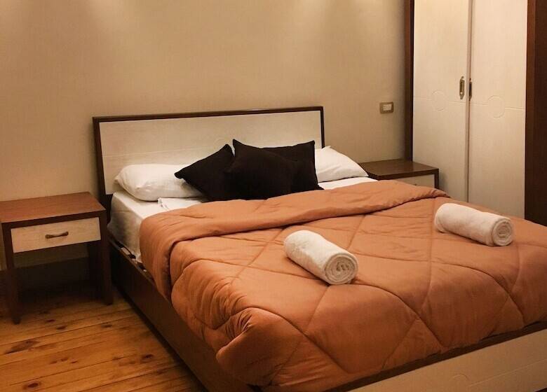 اتاق راحتی یک تخته, Sufi House