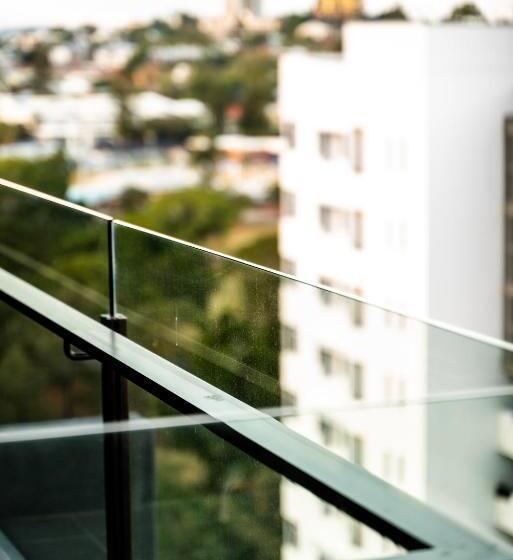 2 Bedrooms Apartment Mountain View, Opera Apartments South Brisbane