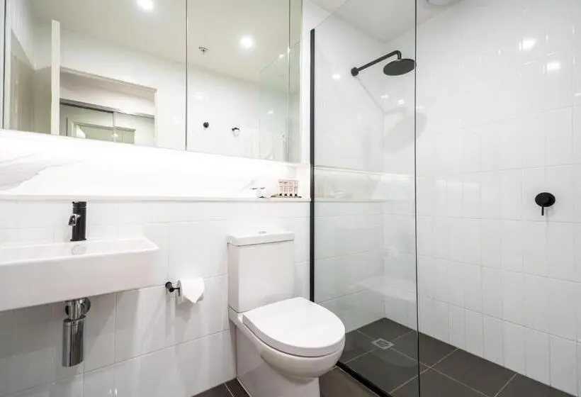 2 Bedrooms Apartment Mountain View, Opera Apartments South Brisbane
